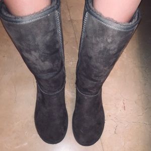 GRAY / GREY UGG BOOTS 🥾
